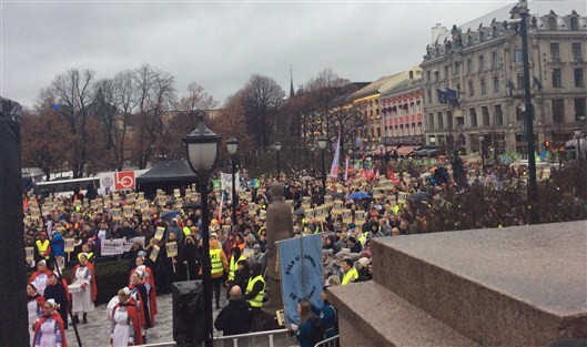 Stort oppmøte på politisk streik!