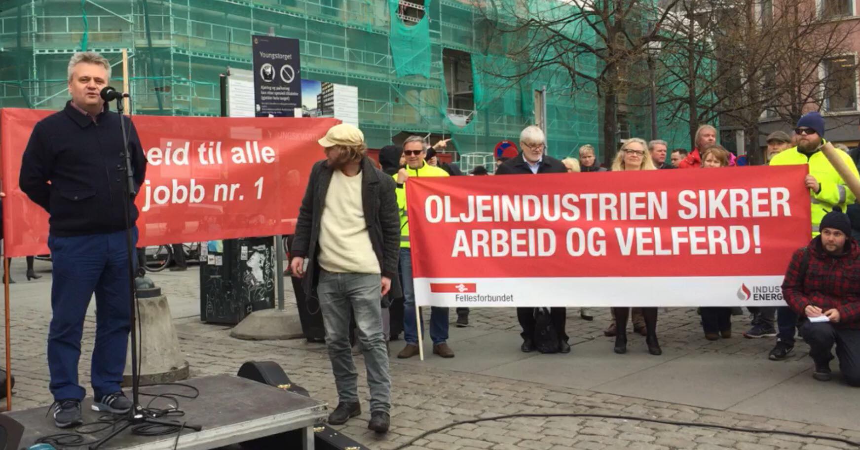 -Oljeindustrien sikrer arbeid og velferd!