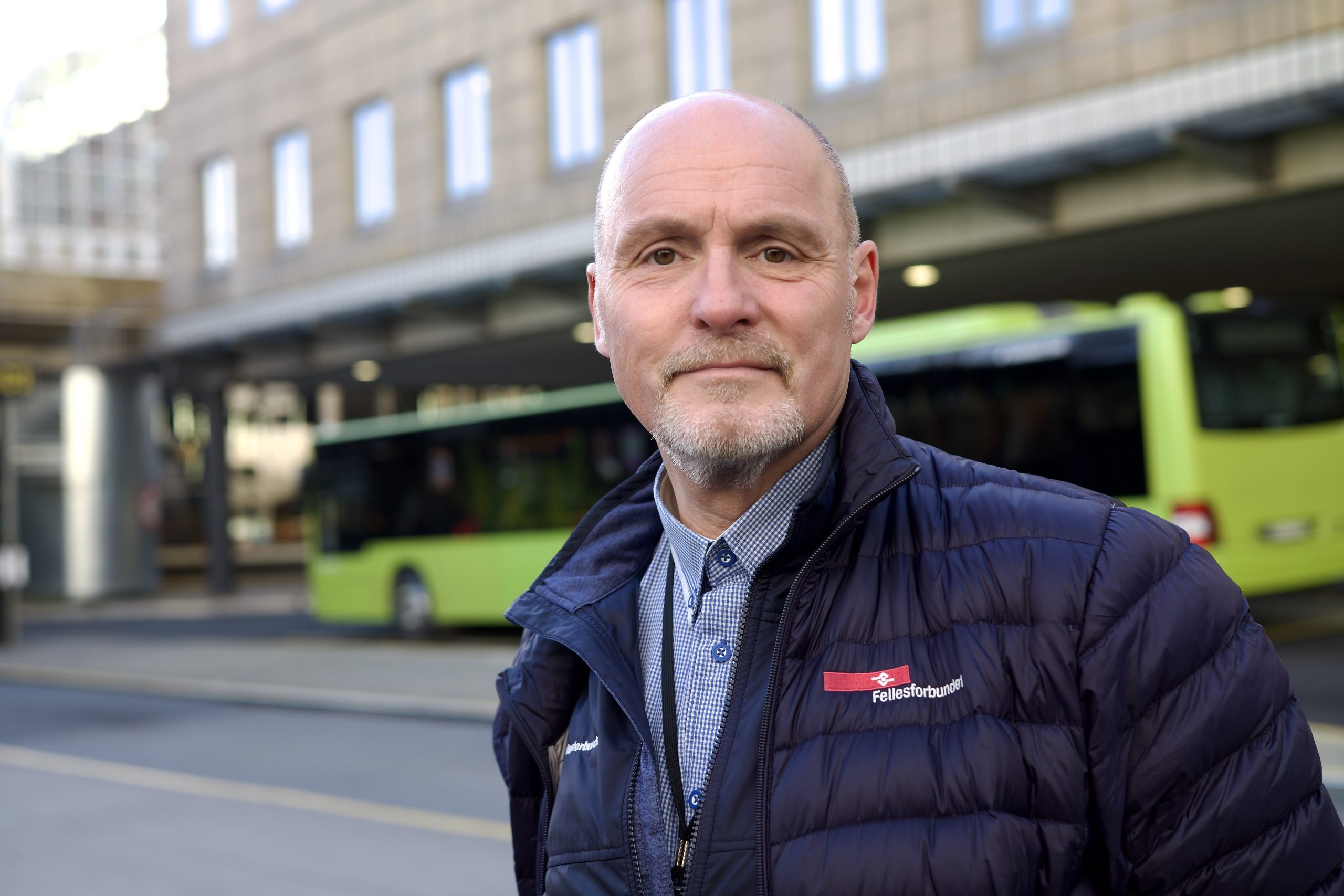Regjeringen innfører løyvekrav for varebiler