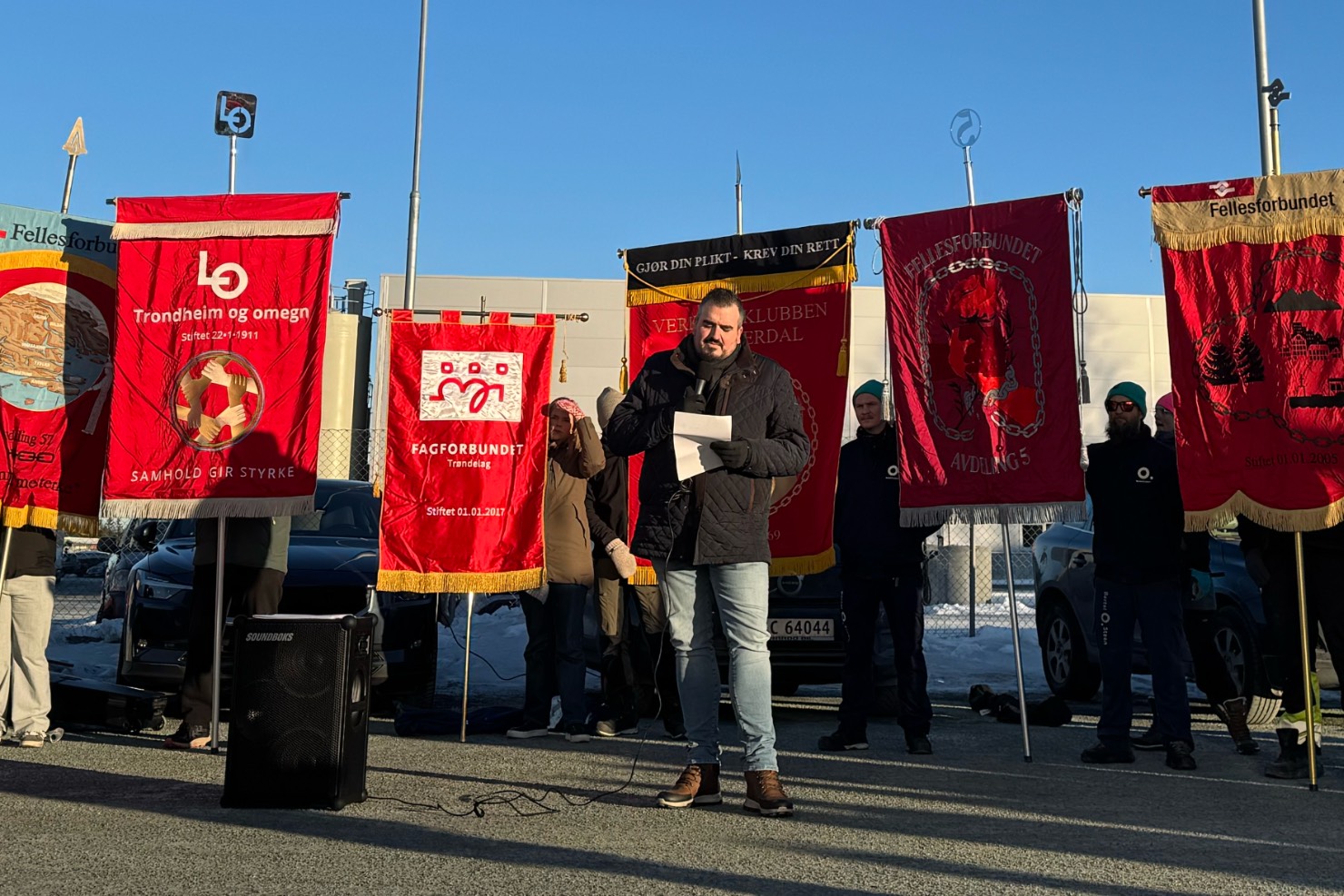 Stian Sagvold med appell til aksjonistene ved MAN Truck & Bus i Trøndelag